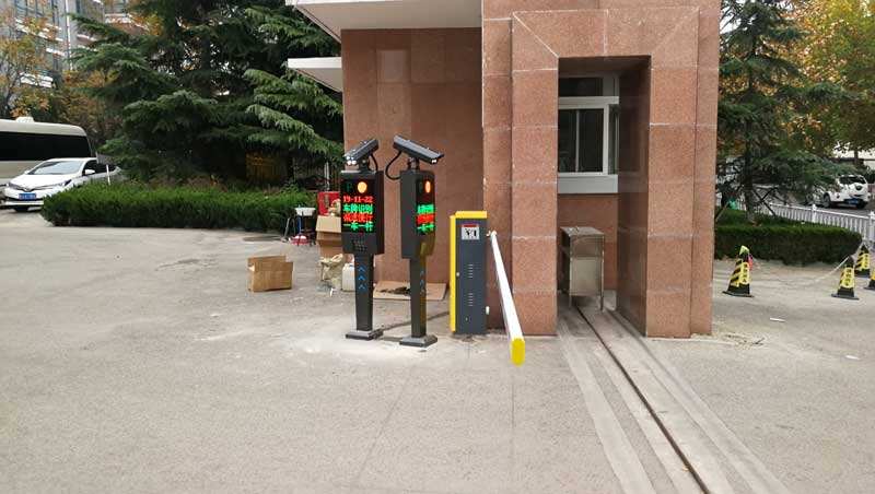 車牌識別停車場系統(tǒng)多少錢？北京停車場系統(tǒng)價格表展現(xiàn)_凱源恒潤北京停車場安裝施工工