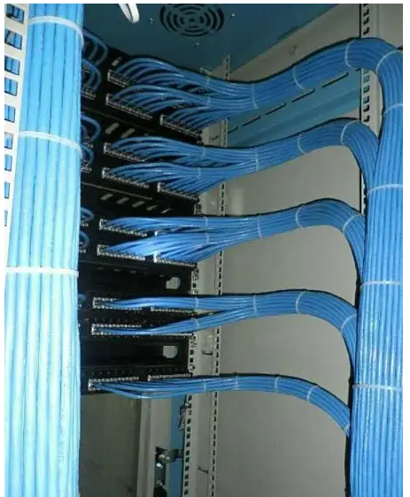 北京弱電機(jī)房設(shè)備十二個(gè)防范重點(diǎn)_凱源恒潤北京監(jiān)控安裝工程公司