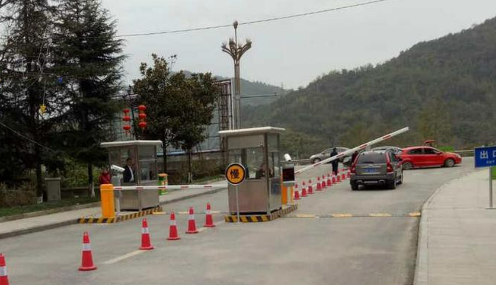北京購物中心收費停車場車牌識別找凱源恒潤北京監(jiān)控安裝工程公司，從停車場收費軟件功